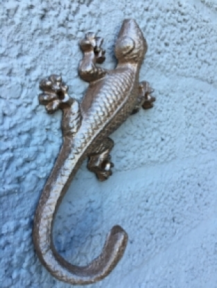 1 Salamander - lizard made of cast iron, brown